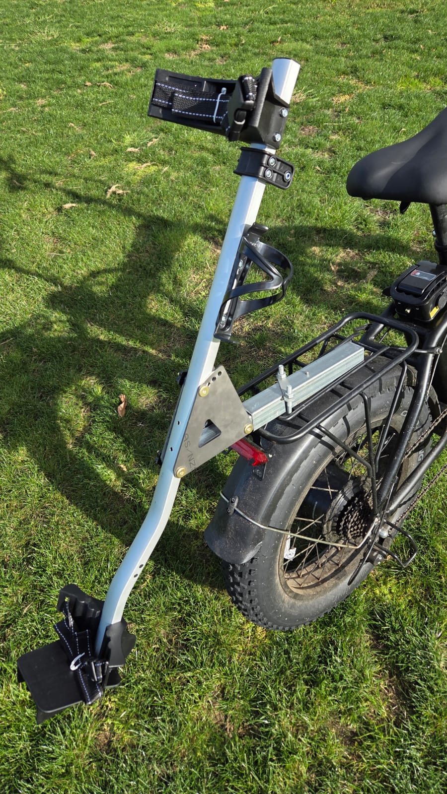 Rear view showing how the golf bag sits securely on the e-bike rack